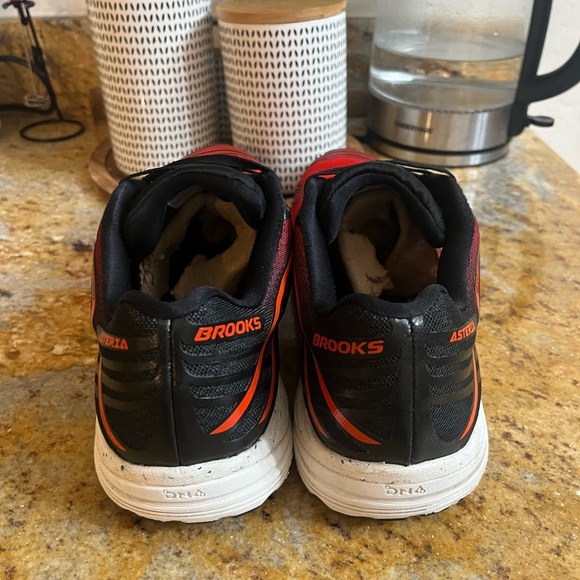 Brooks Asteria size 11.5 - Picture 4 of 11